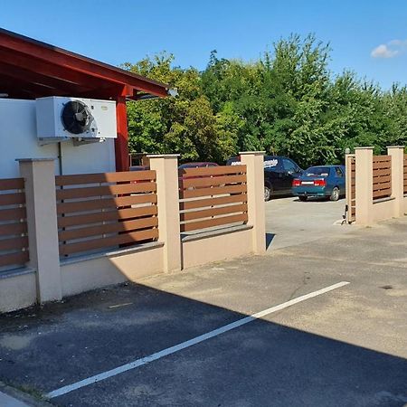 Kék Lagúna Panzió Dombrád Exterior foto