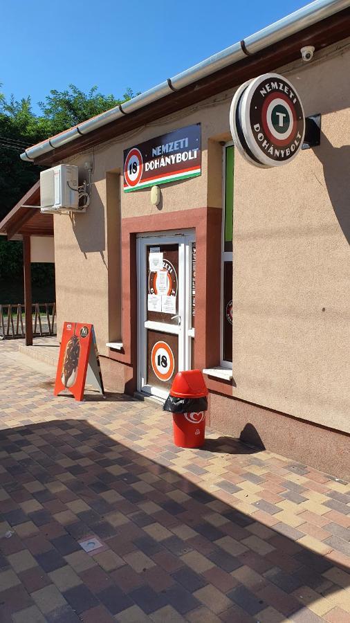 Kék Lagúna Panzió Dombrád Exterior foto